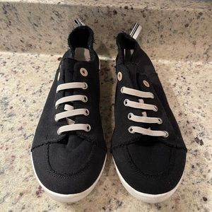 Vionic Beach Sneaker